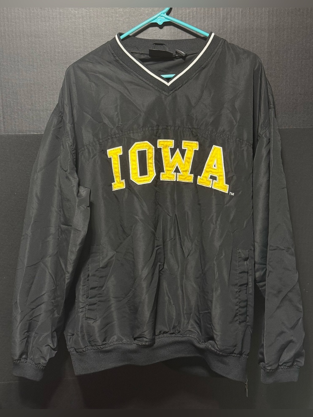 Vintage J2 Sport Iowa Hawkeyes V-Neck Pullover Windbreaker Jacket Size L Black